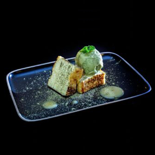 Torrija, helado de té matcha y crema de yuzu